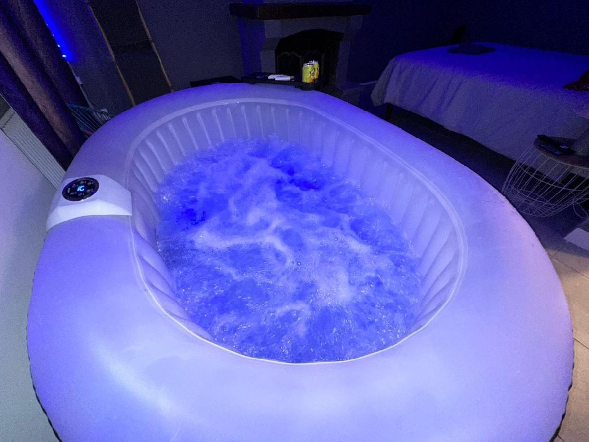 Love Room Avec Jacuzzi Proche Paris Et Roissy Cdg Persan Buitenkant foto